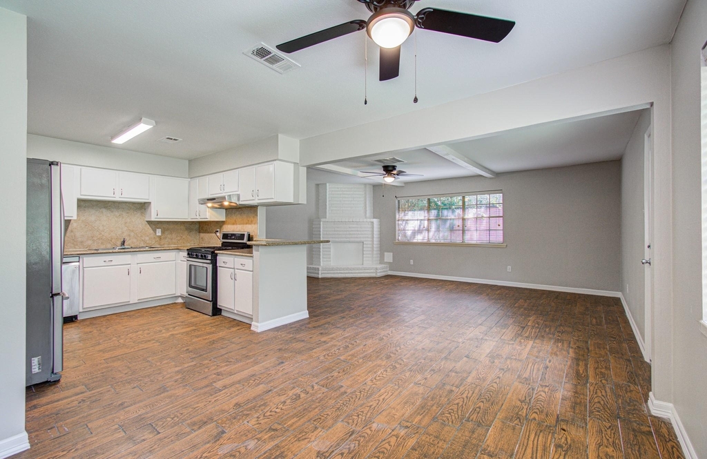 947 W Bertrand Street - Photo 7