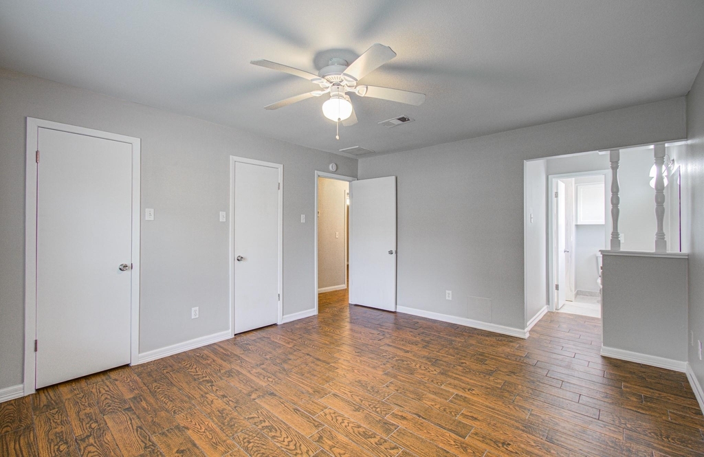 947 W Bertrand Street - Photo 13