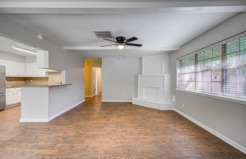 947 W Bertrand Street - Photo 5