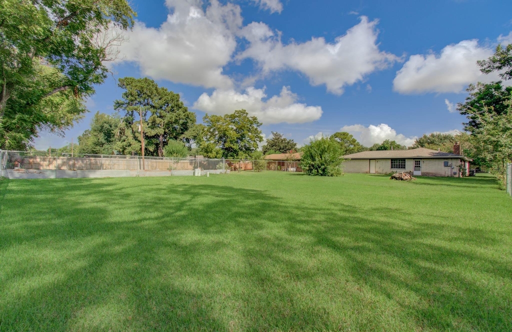 947 W Bertrand Street - Photo 23