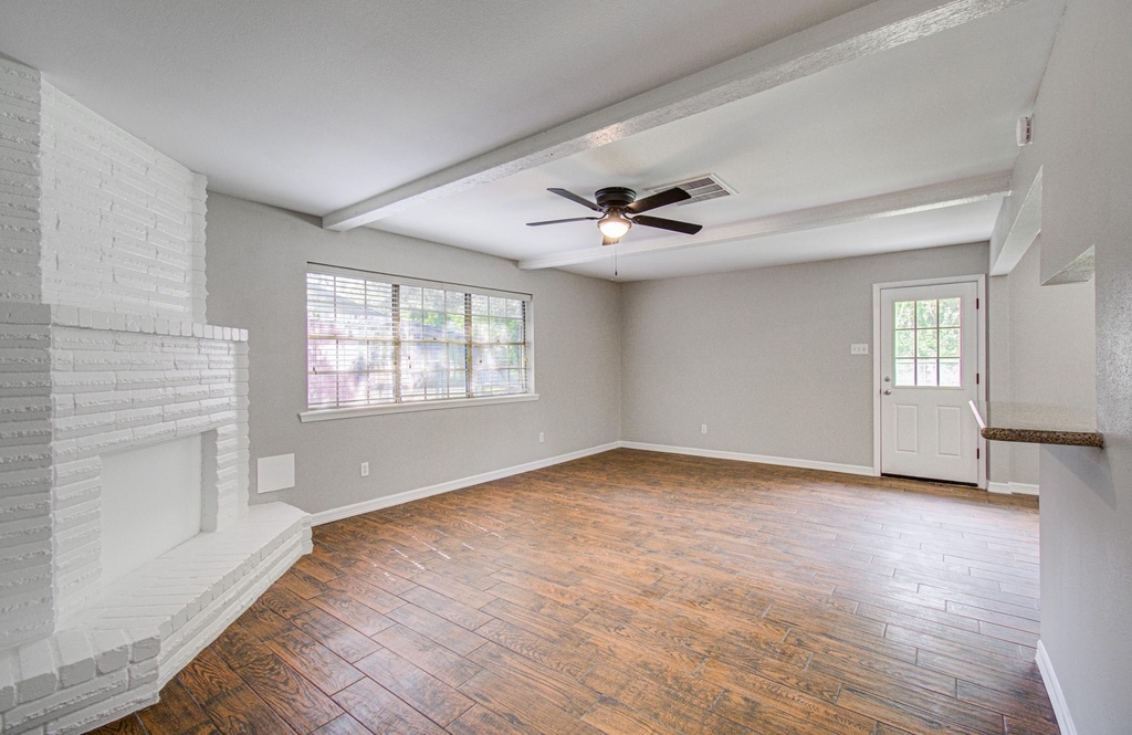 947 W Bertrand Street - Photo 2