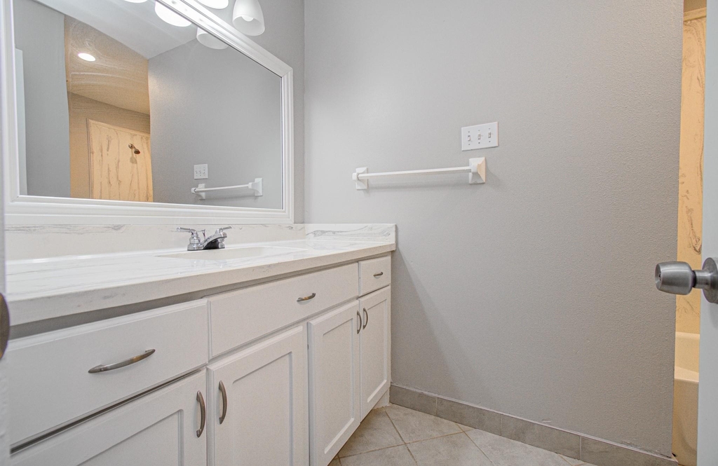 947 W Bertrand Street - Photo 20