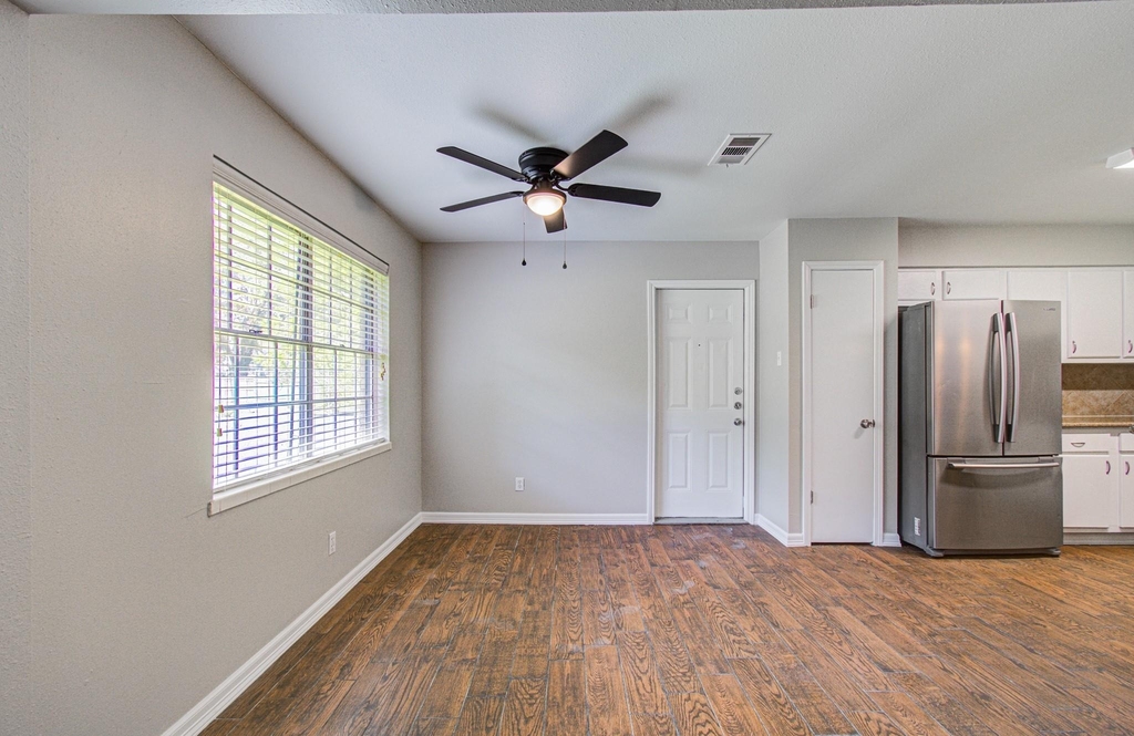947 W Bertrand Street - Photo 6