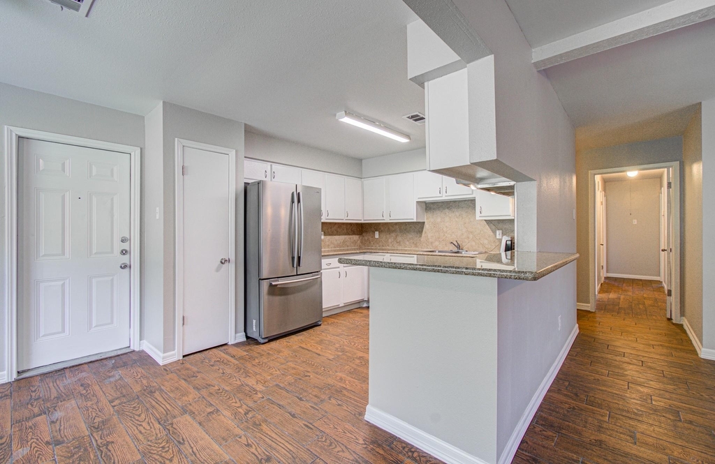 947 W Bertrand Street - Photo 8