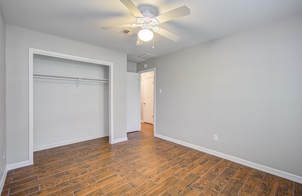 947 W Bertrand Street - Photo 19
