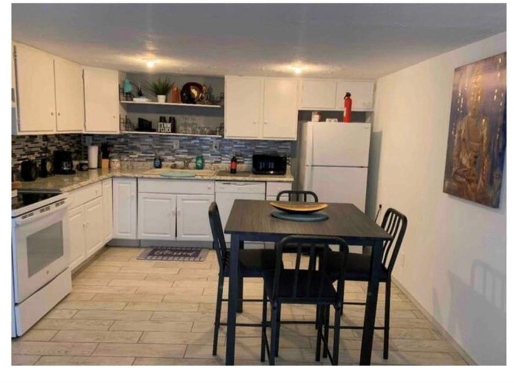 2606 Stanford Street - Photo 2