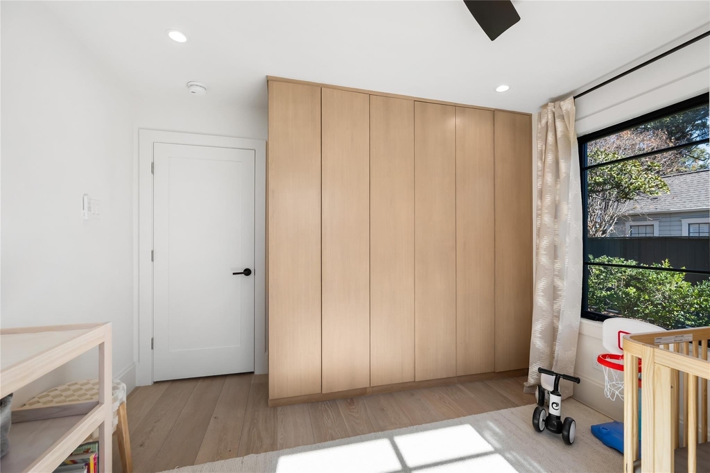 419 W 30th Street - Photo 35