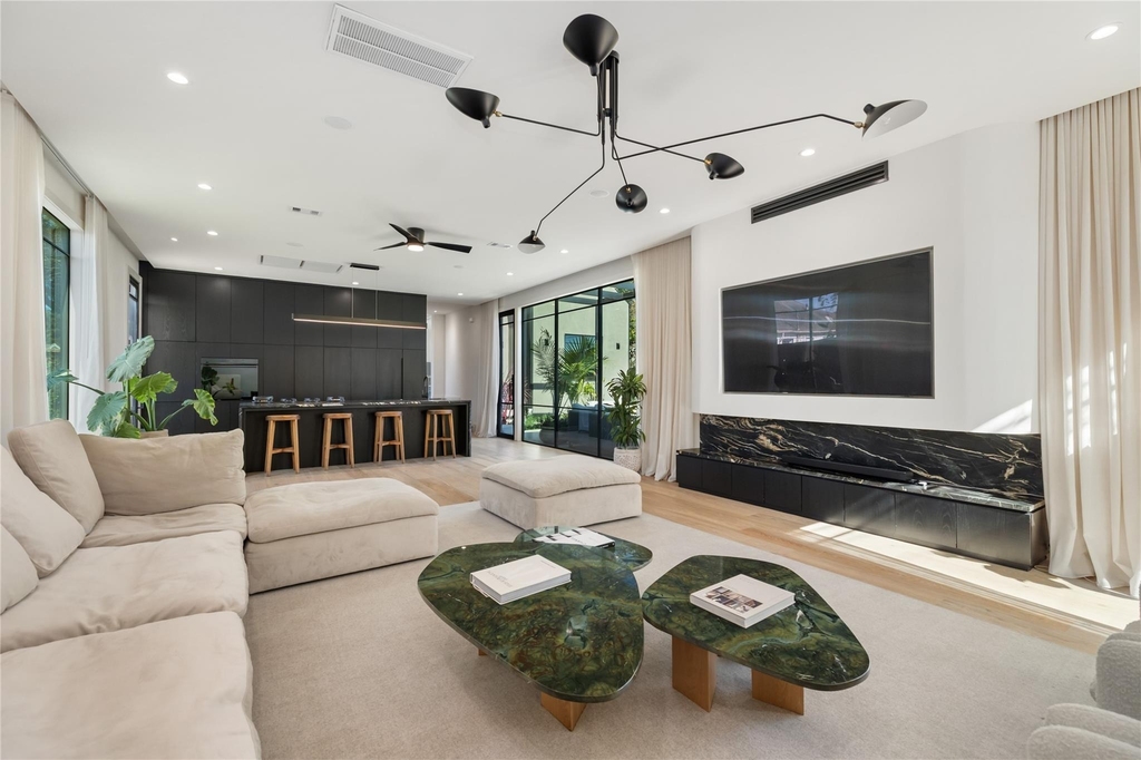 419 W 30th Street - Photo 15