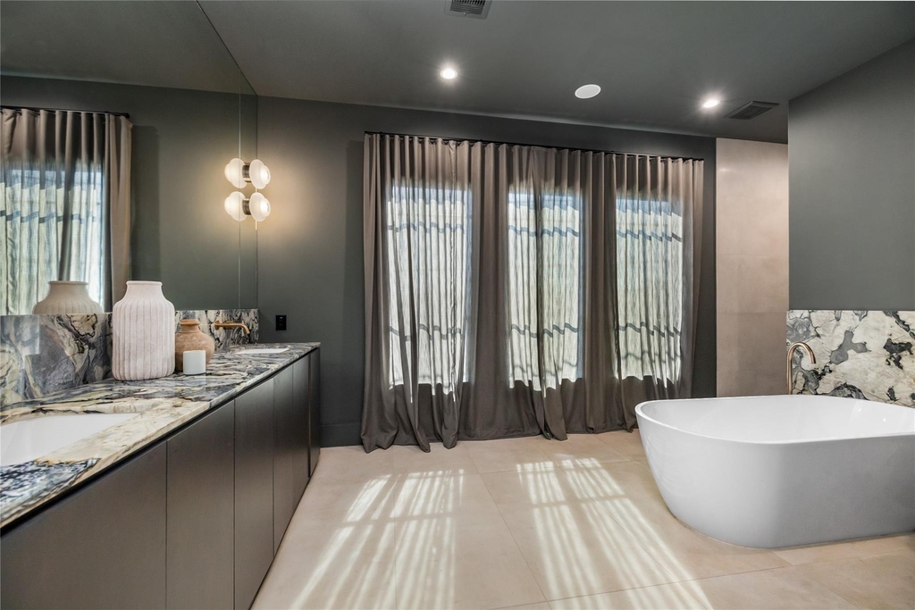 419 W 30th Street - Photo 22