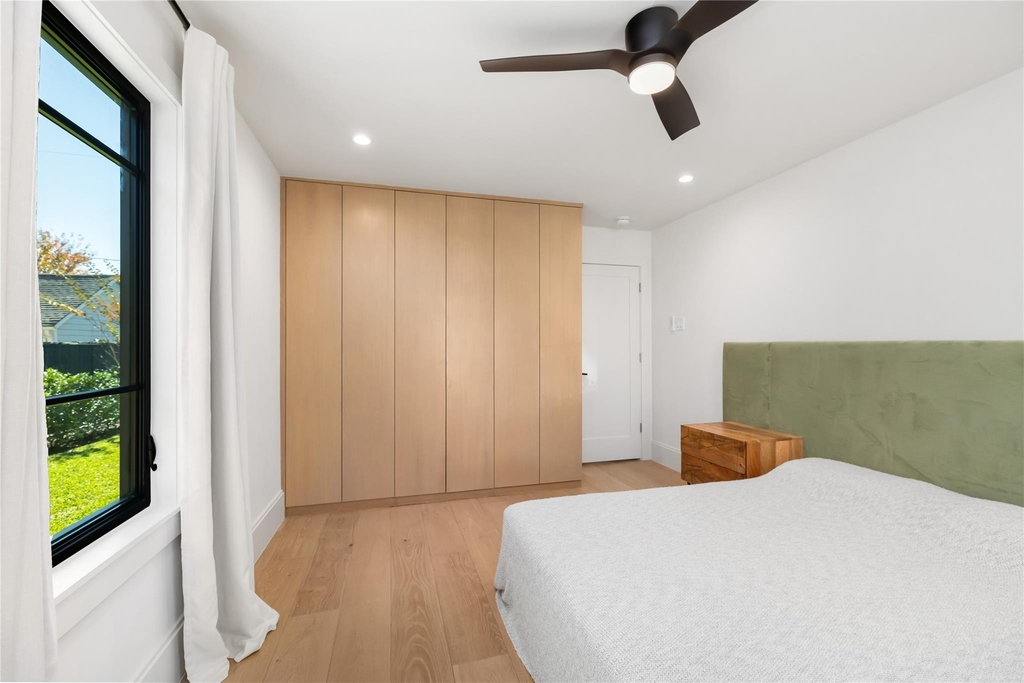 419 W 30th Street - Photo 32