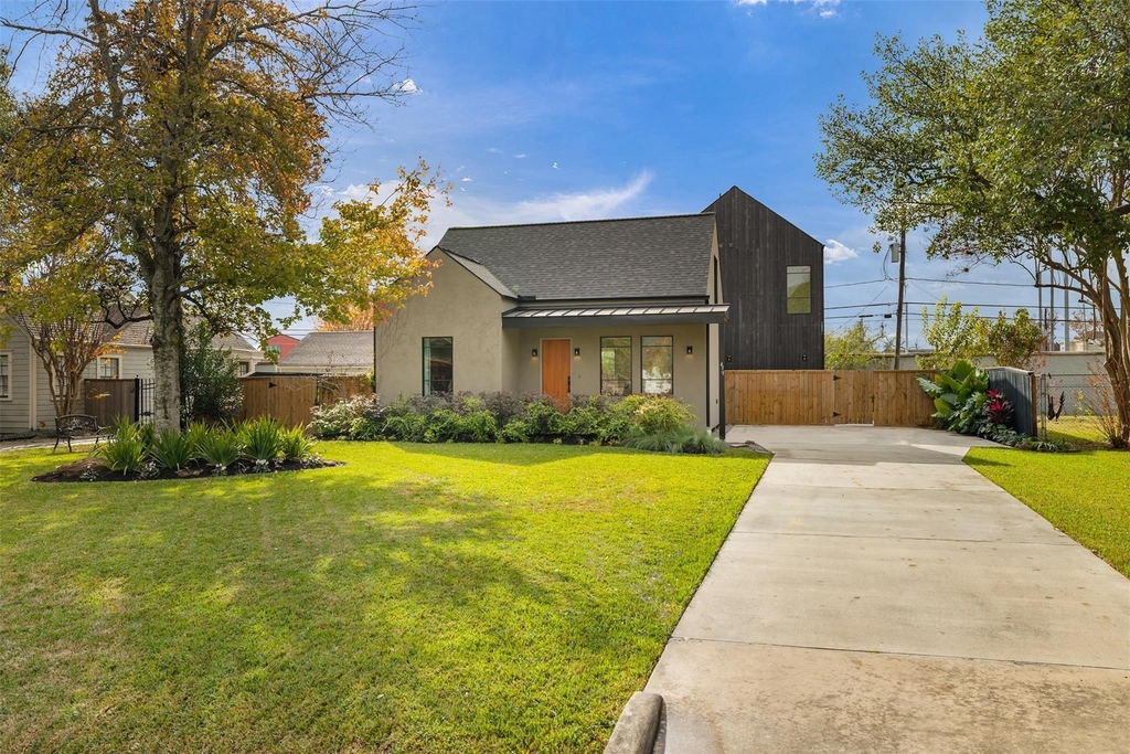 419 W 30th Street - Photo 2