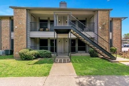 500 E Loop 820 - Photo 1