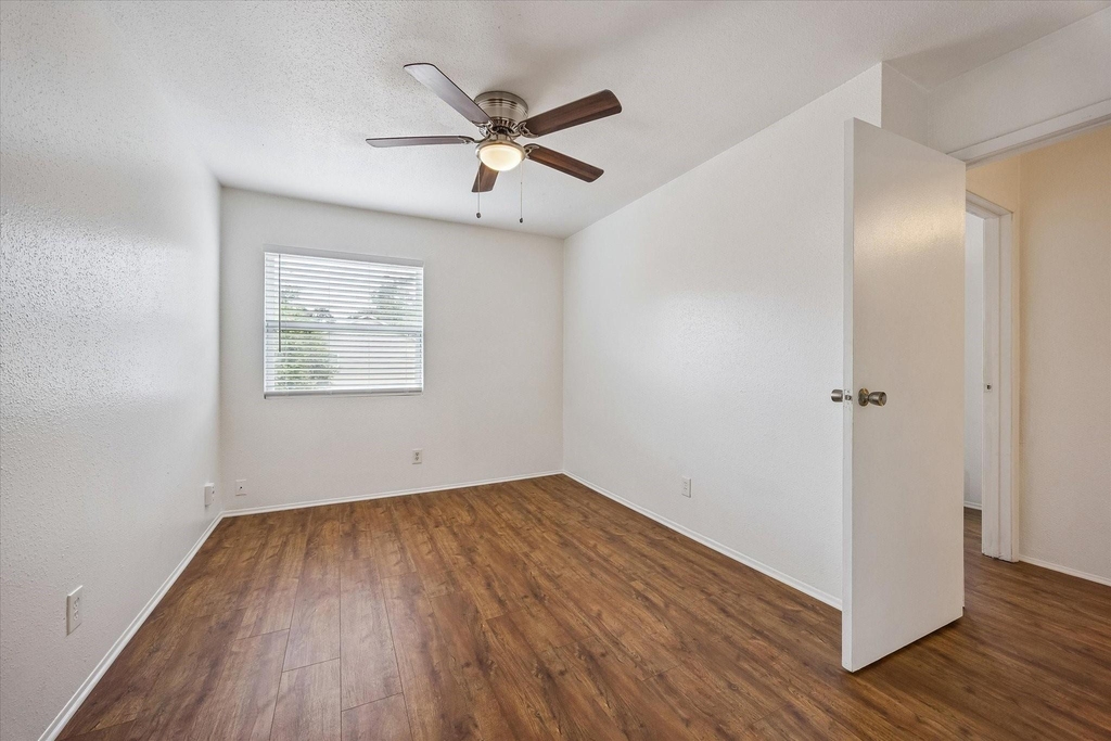 768 Memorial Mews Street - Photo 7