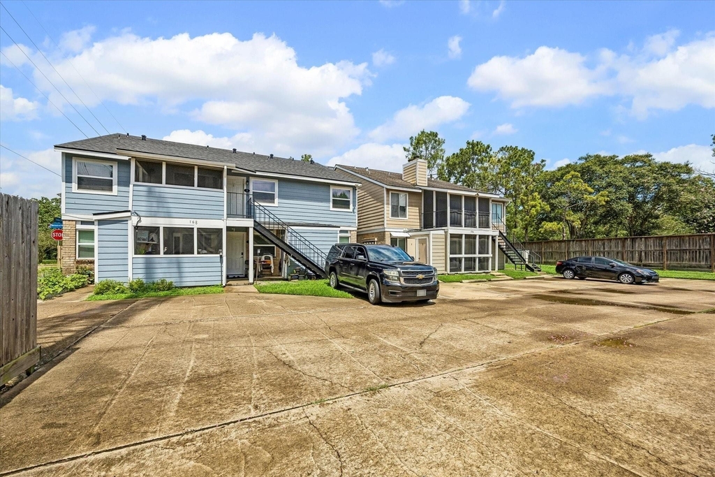 768 Memorial Mews Street - Photo 8