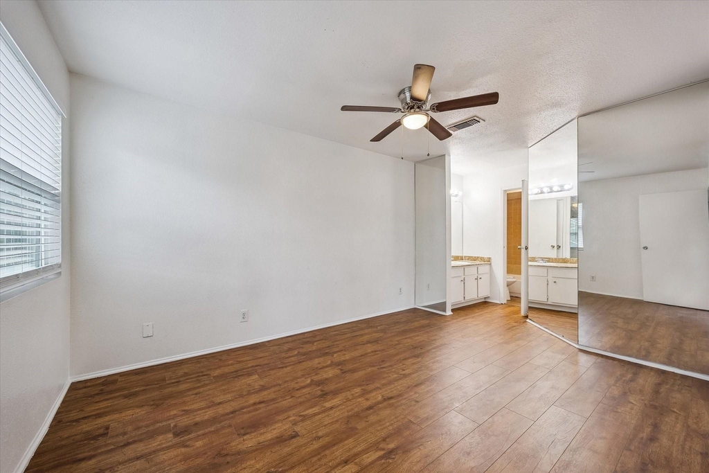 768 Memorial Mews Street - Photo 6