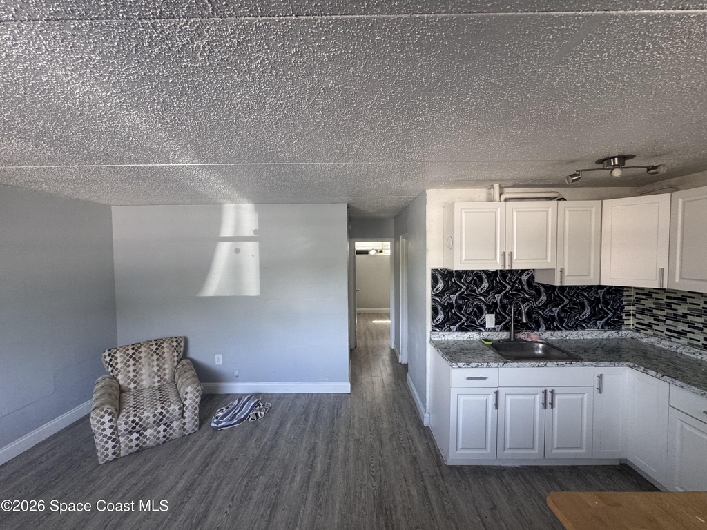 240 Stone Street - Photo 1