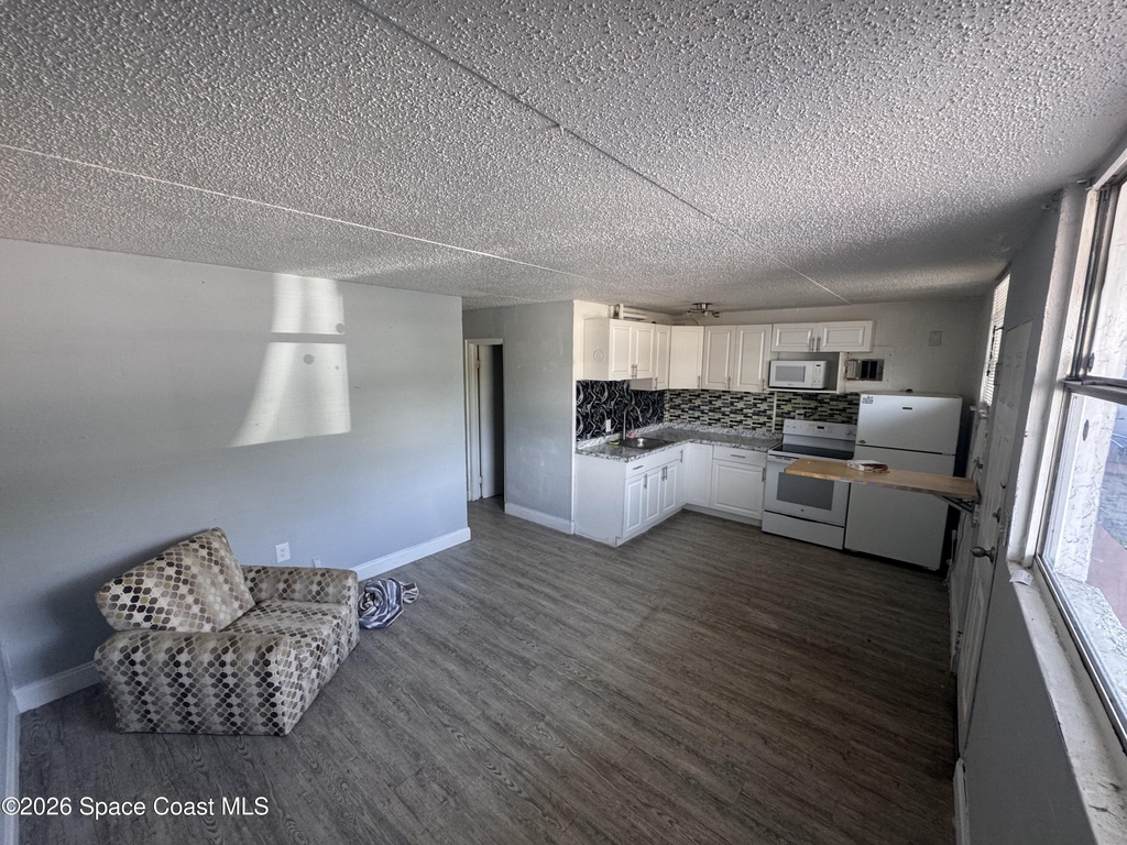 240 Stone Street - Photo 2