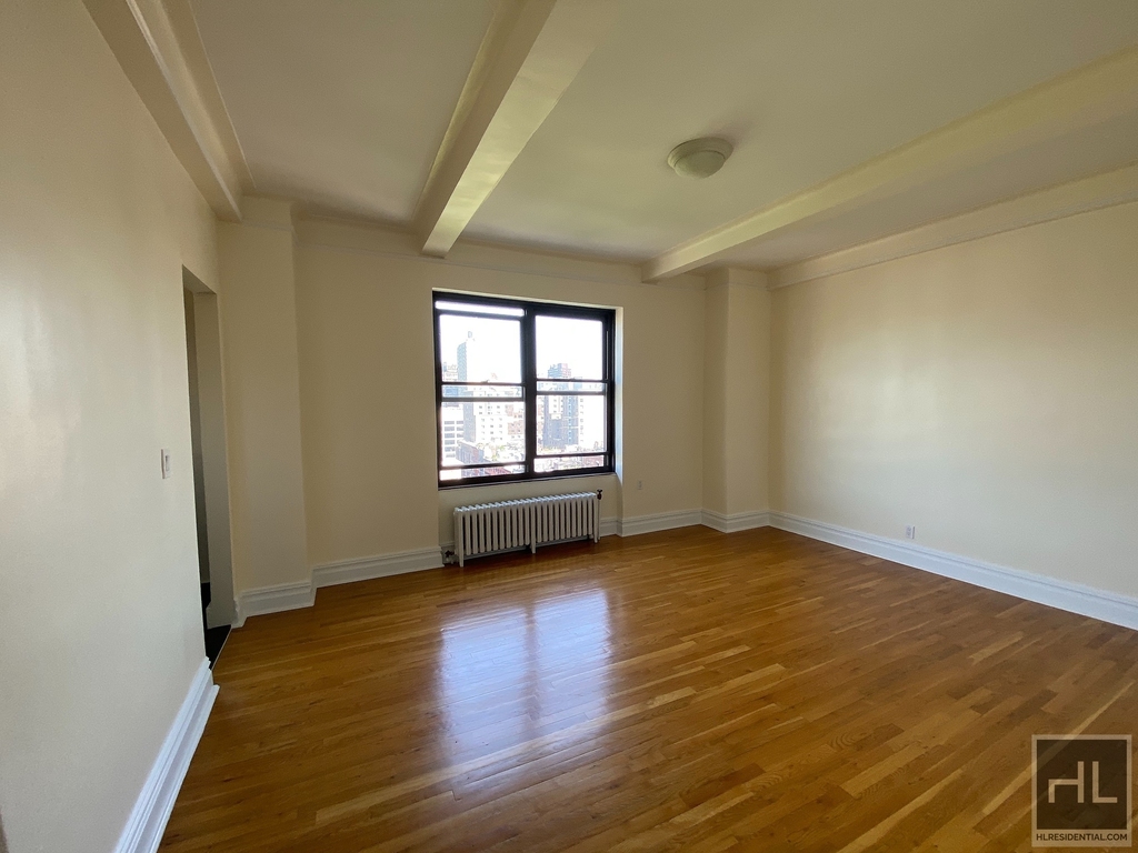 Second Avenue - Photo 0