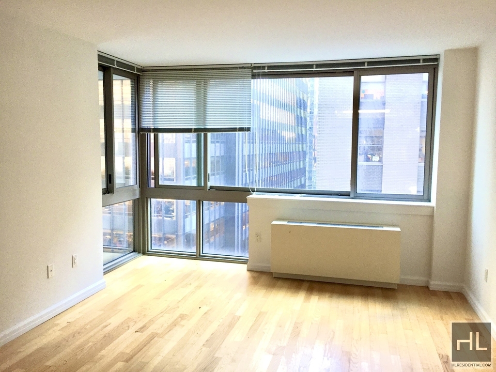 Center Boulevard - Photo 2