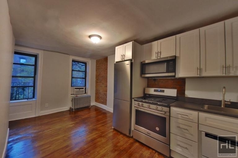East 5 Street - Photo 0
