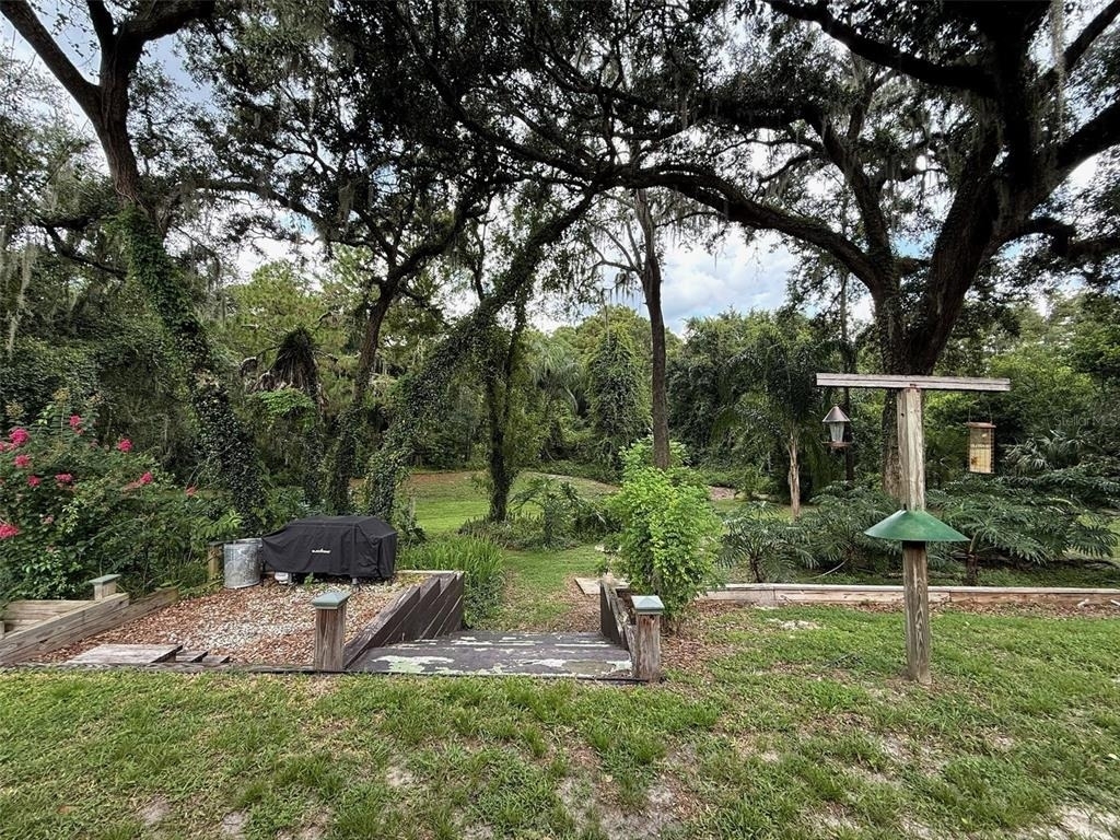 8004 Beltrees Court - Photo 17