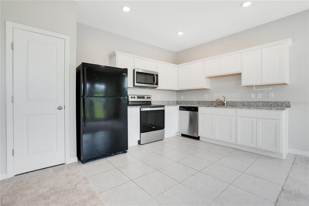 1068 Appleton Street - Photo 4
