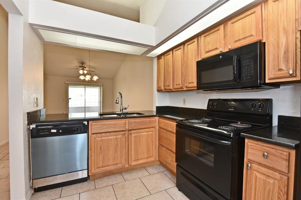 2809 Waxy Willow Lane - Photo 2