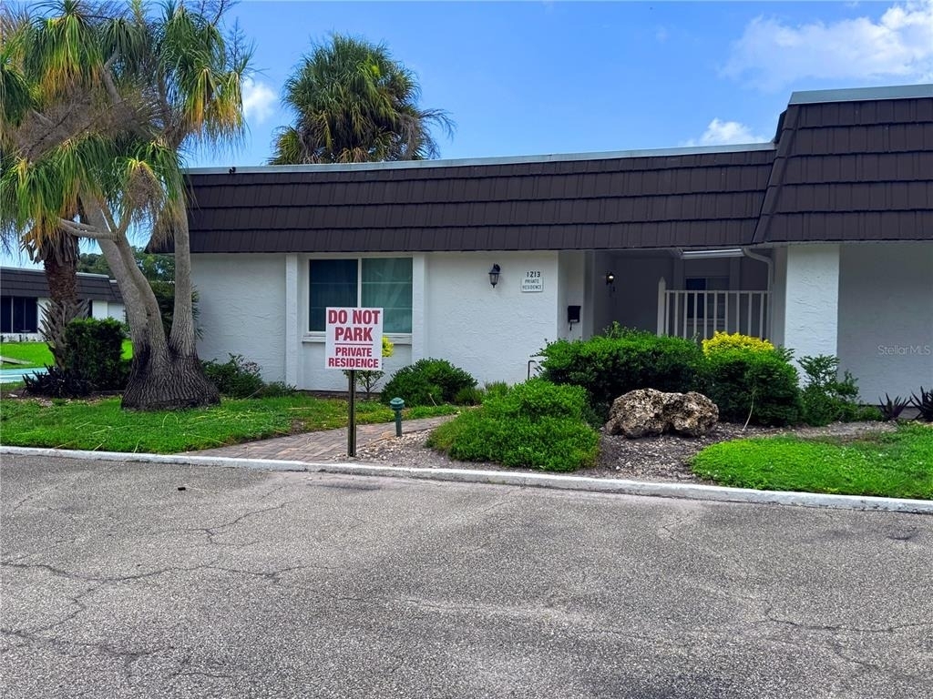 1213 Glen Oaks Drive E - Photo 1