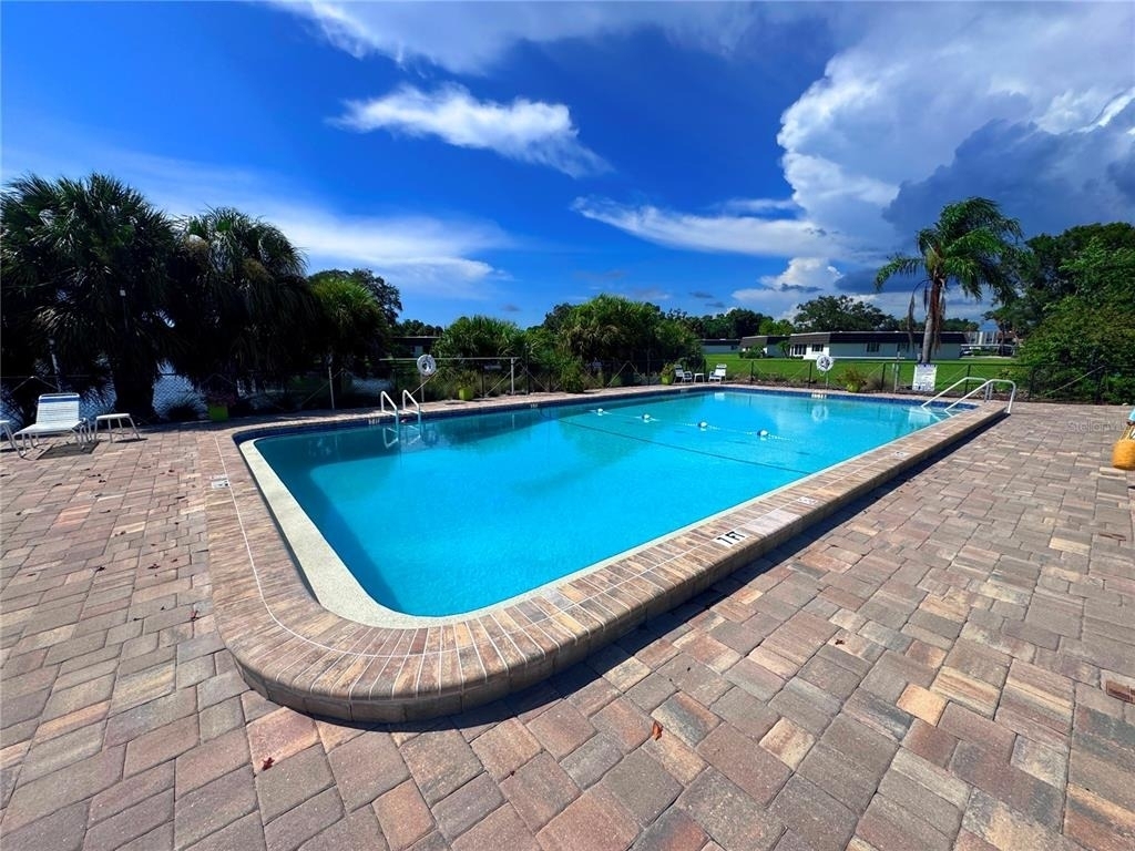 1213 Glen Oaks Drive E - Photo 4