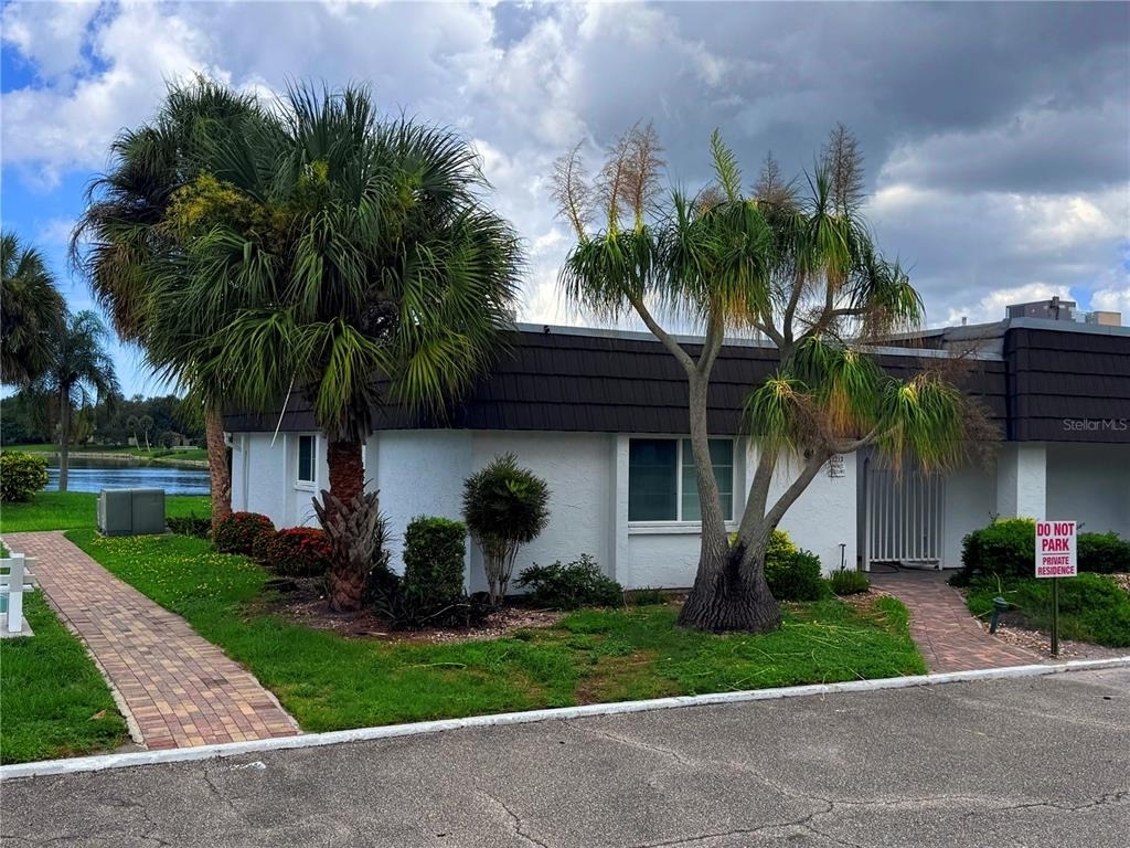 1213 Glen Oaks Drive E - Photo 0