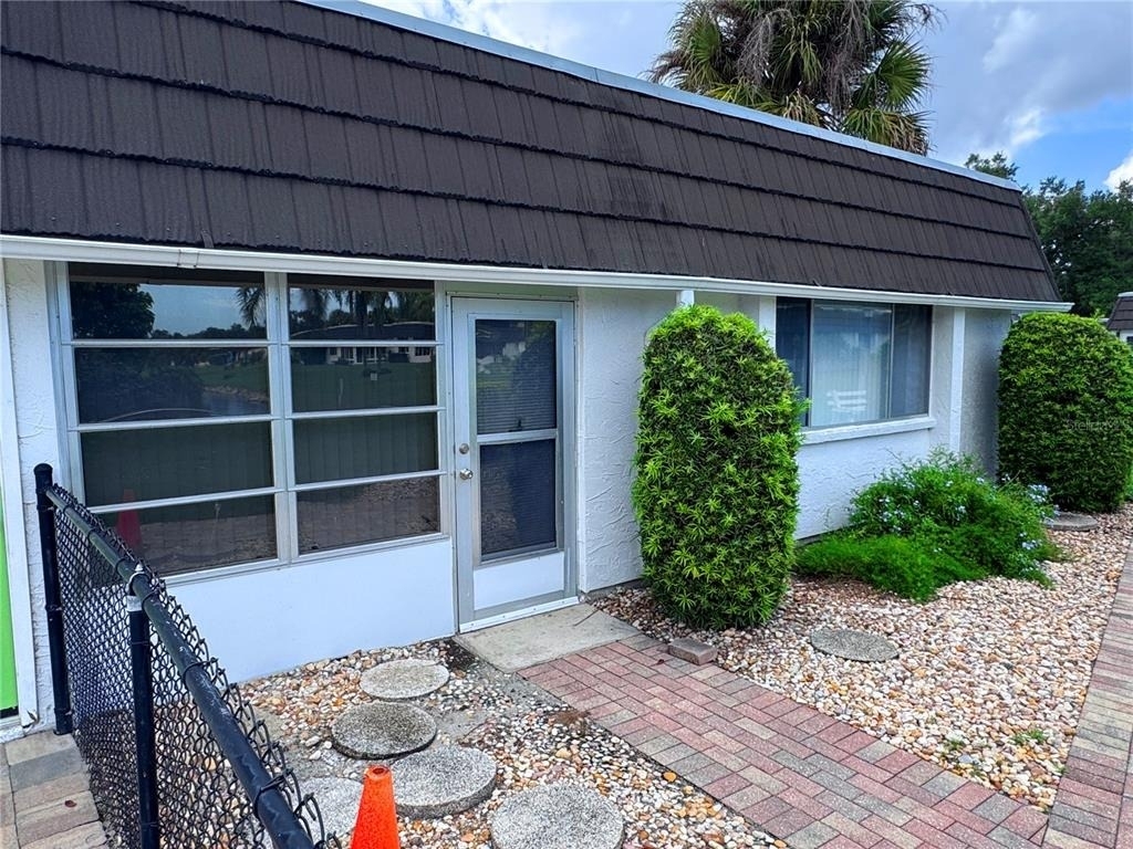 1213 Glen Oaks Drive E - Photo 2