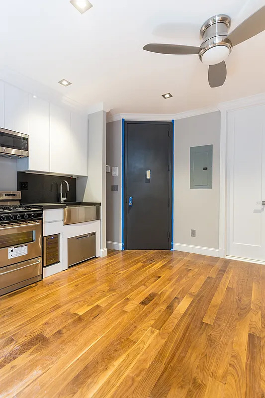 16 East 116th Street - Photo 1