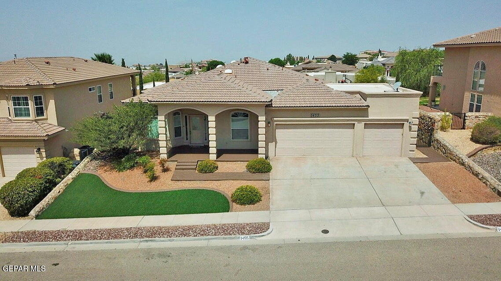 1455 Cherokee Ridge Drive - Photo 0