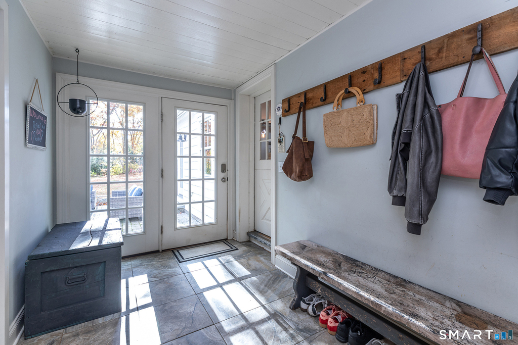 255 Woodbury Road - Photo 17
