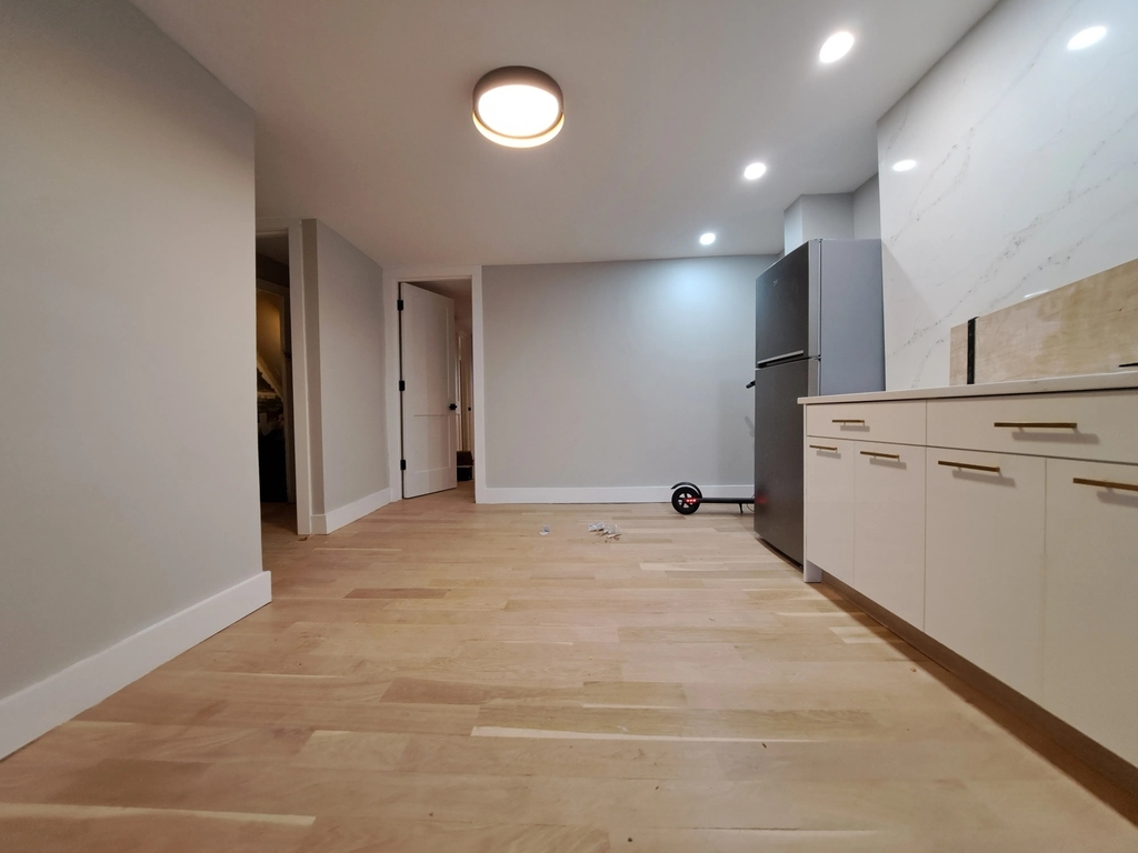 135 Quincy Street - Photo 3