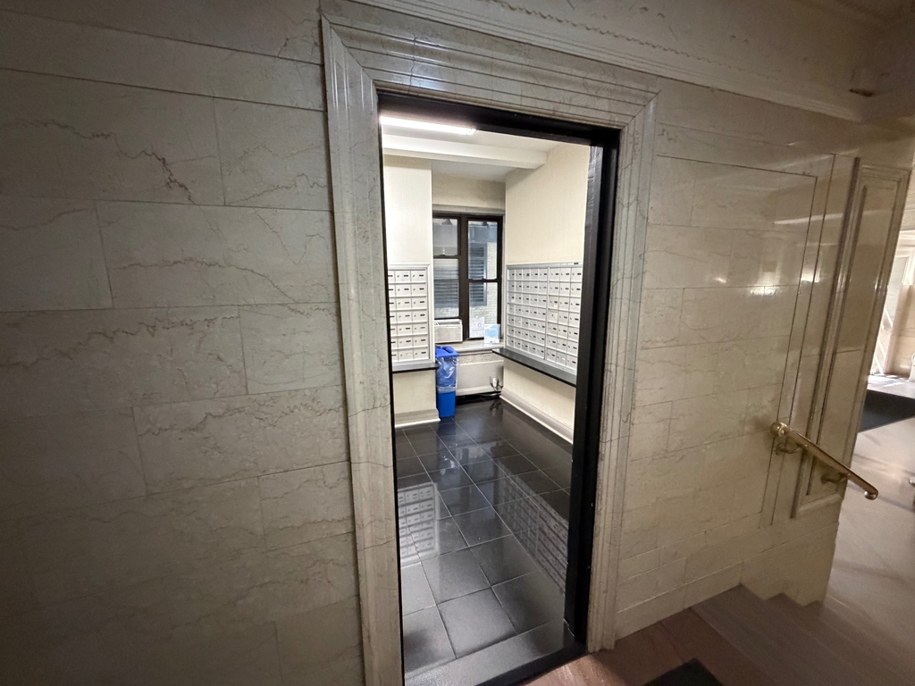 140 East 46th Street - Photo 4