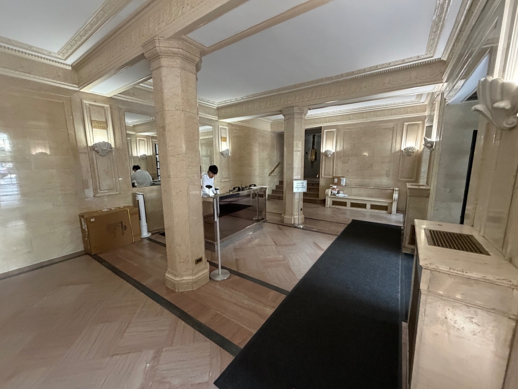 140 East 46th Street - Photo 5