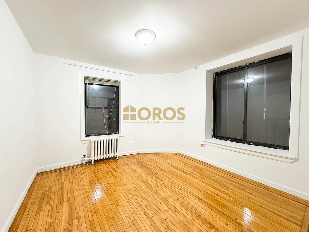 210 East 10th Street - Photo 3