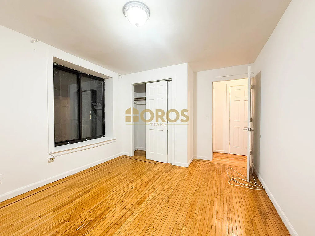 210 East 10th Street - Photo 4