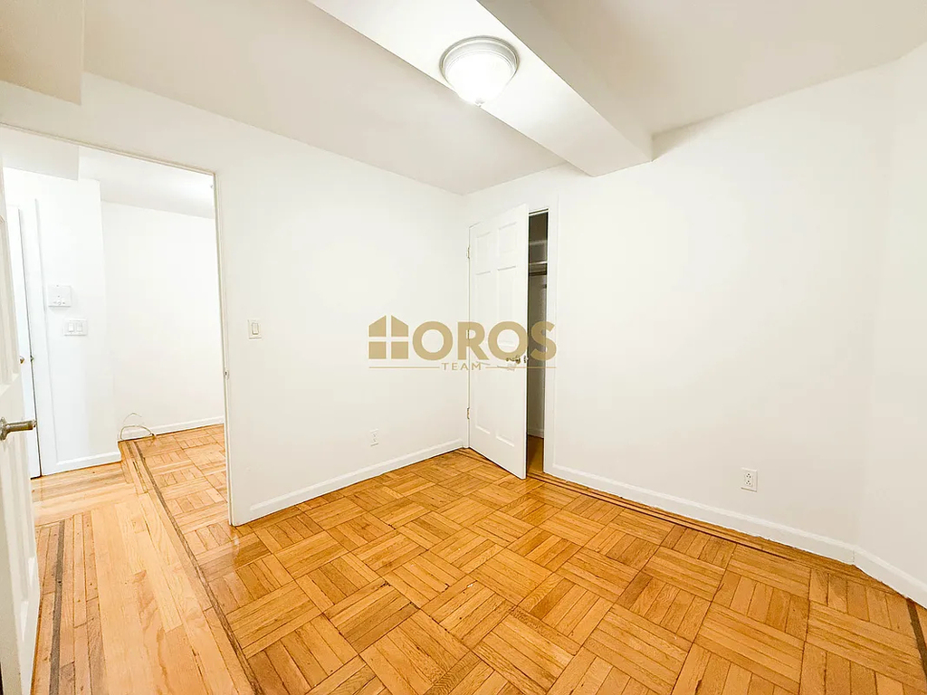 210 East 10th Street - Photo 6