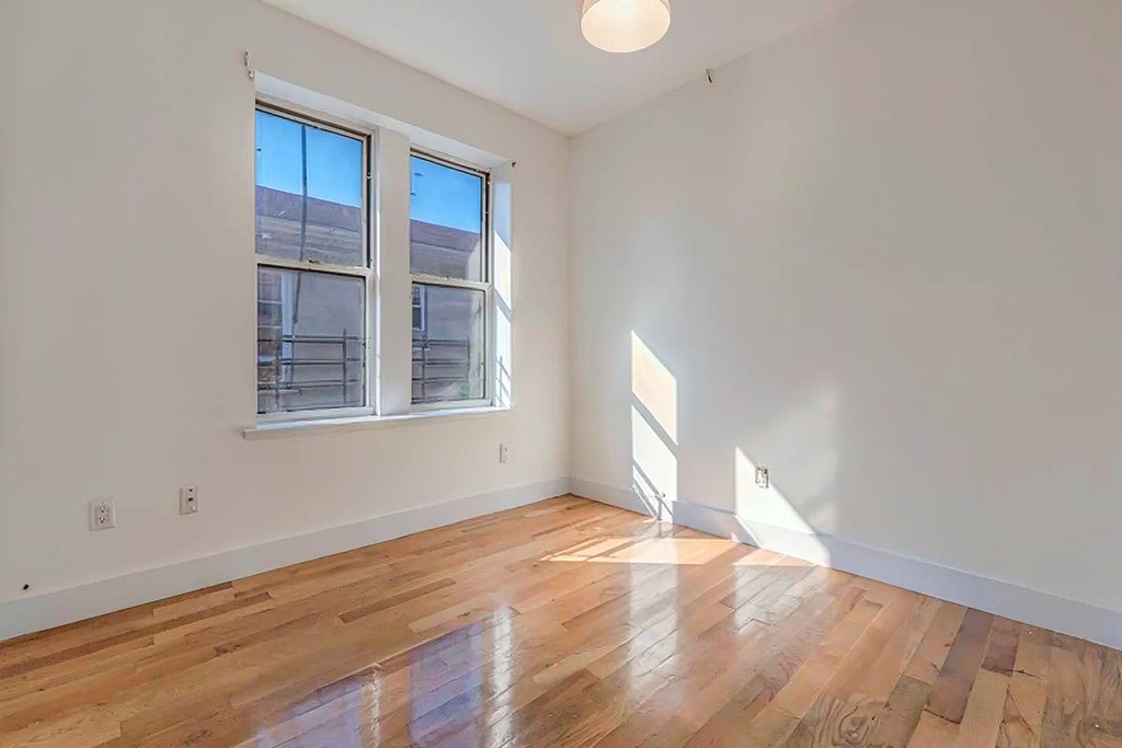 355 East 48th Street - Photo 3