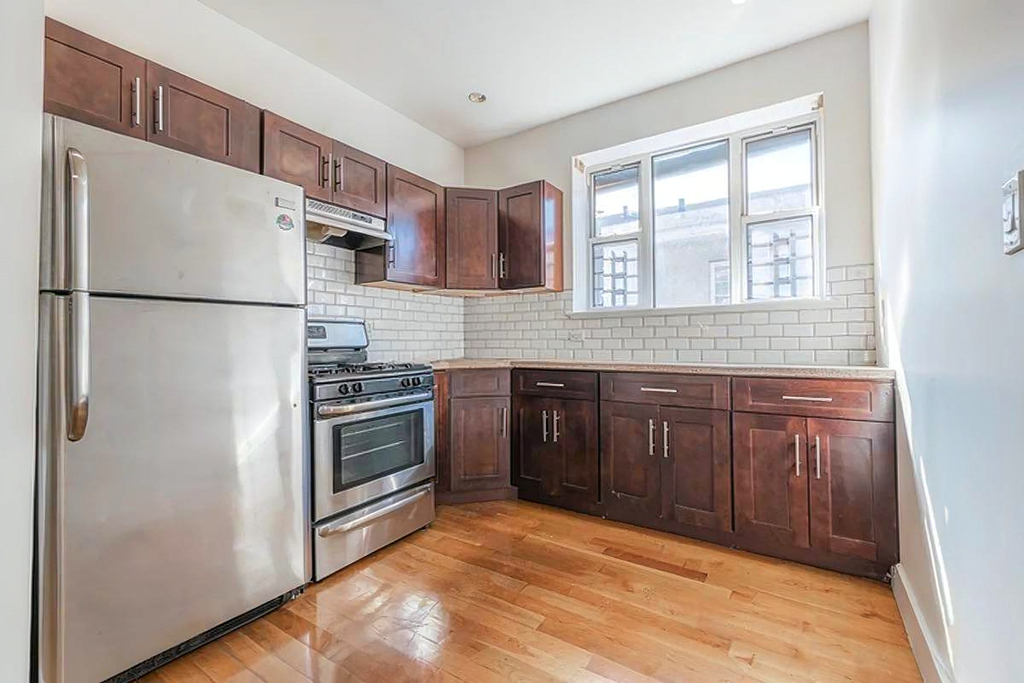 355 East 48th Street - Photo 2