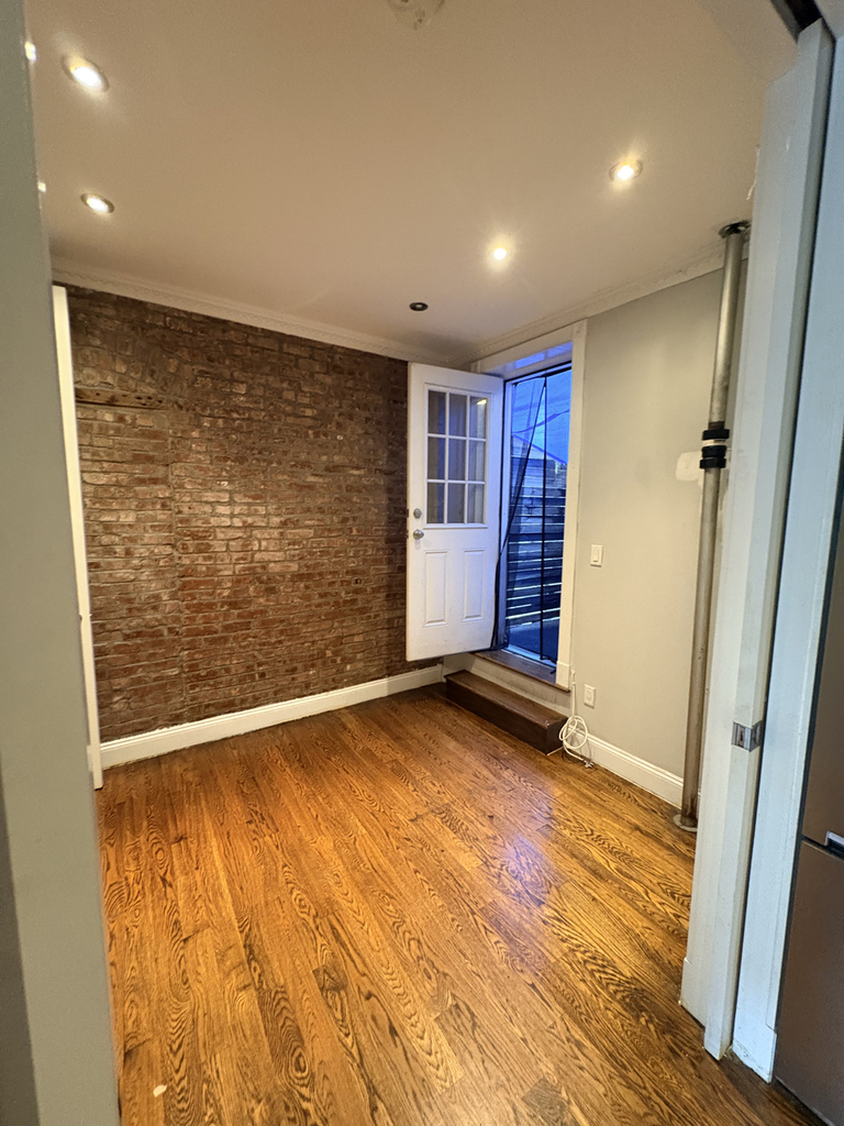 314 East 106th Street - Photo 4