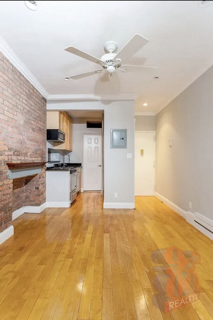 East 11th Street, Unit 4 - Photo 0