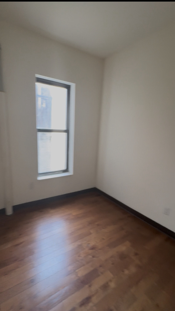 East 11th Street, Unit 4 - Photo 4