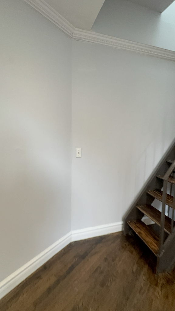 East 11th Street, Unit 4 - Photo 2