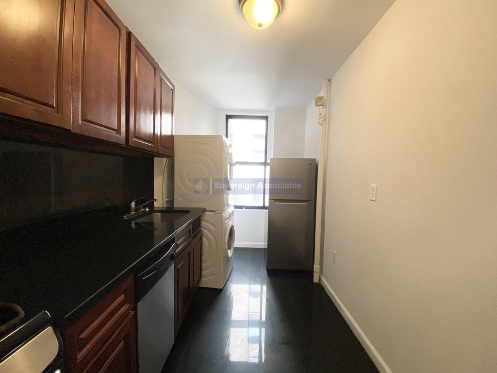 3139 Broadway - Photo 9