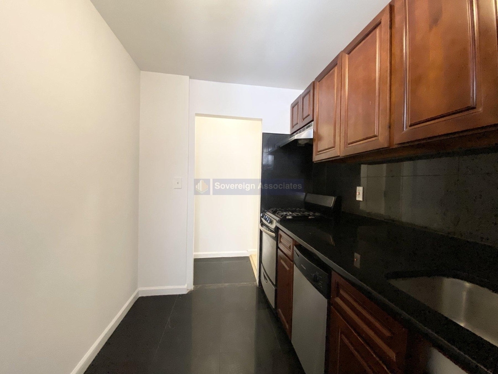 3139 Broadway - Photo 8