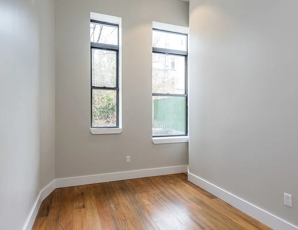 228 Kingsland Avenue - Photo 2