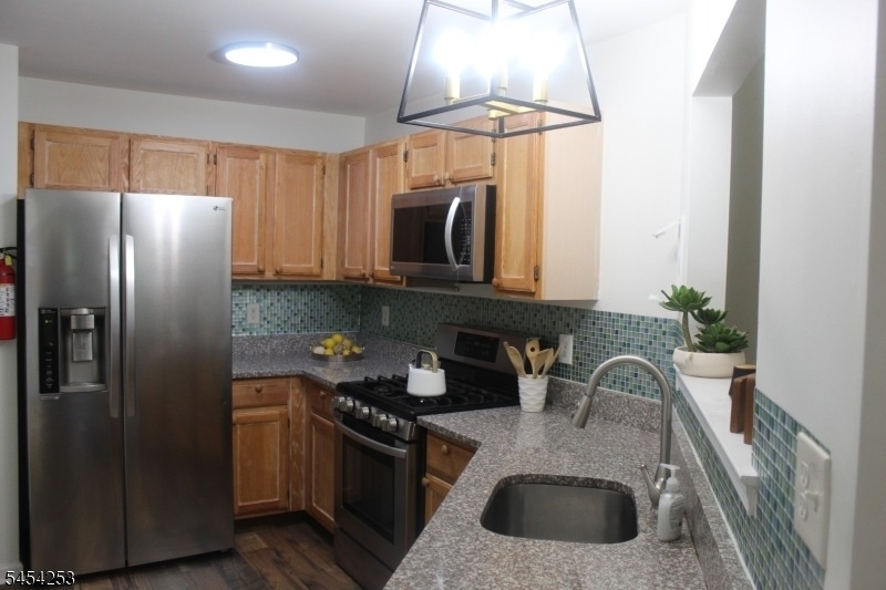 202 Rip Van Dam Ct - Photo 18